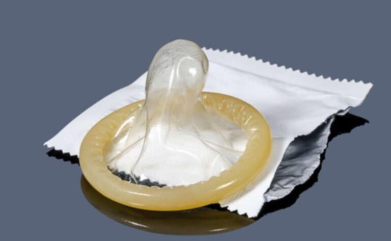 Что делать, если порвался презерватив во время секса